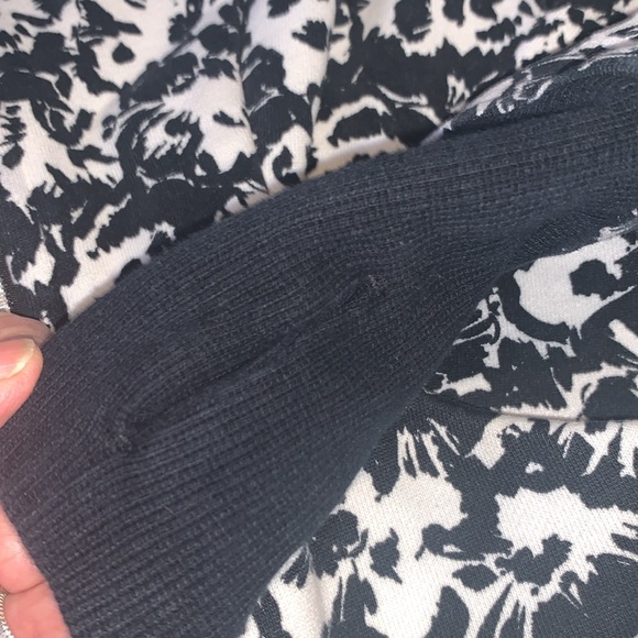 LULULEMON ATHLETICA Hoodie ZipUp jacket. Heavyduty Thick jacket- cold weather!! - Picture 10 of 12